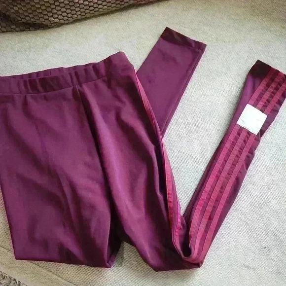 Adidas 3 Stripes Women’s Maroon Leggings - Picture 4 of 4